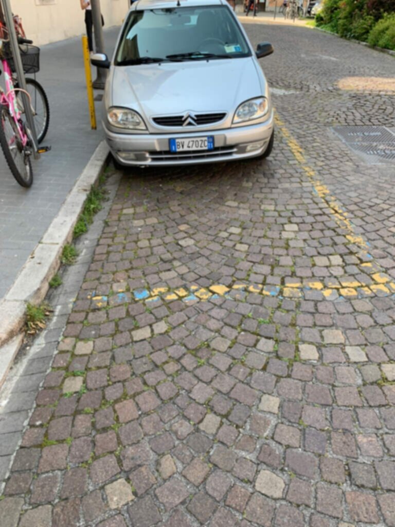 PARCHEGGIO DISABILI PUBBLICO