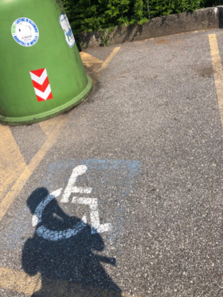 PARCHEGGIO DISABILI PUBBLICO