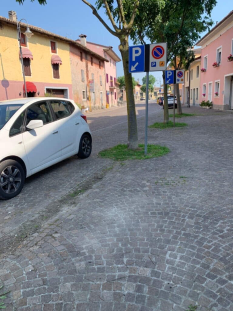 PARCHEGGIO DISABILI PUBBLICO