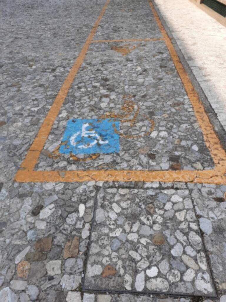 PARCHEGGIO DISABILI PUBBLICO