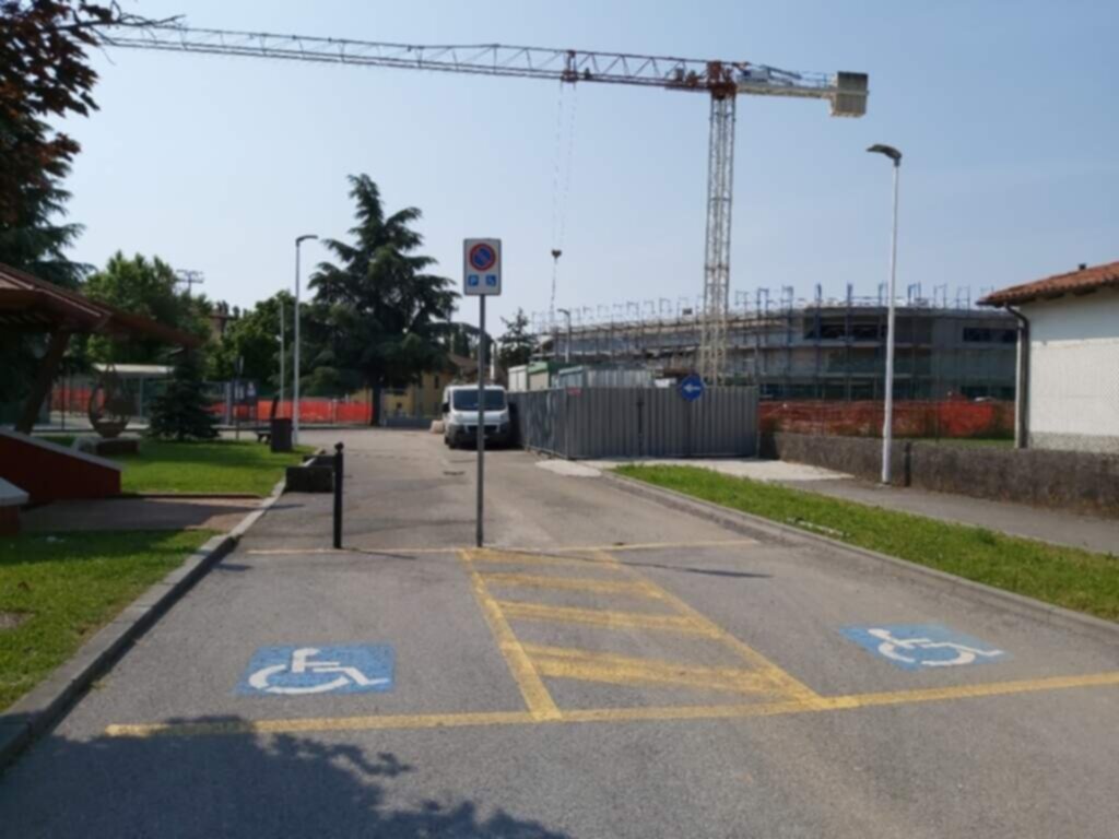 PARCHEGGIO DISABILI PUBBLICO Via Lungoroggia