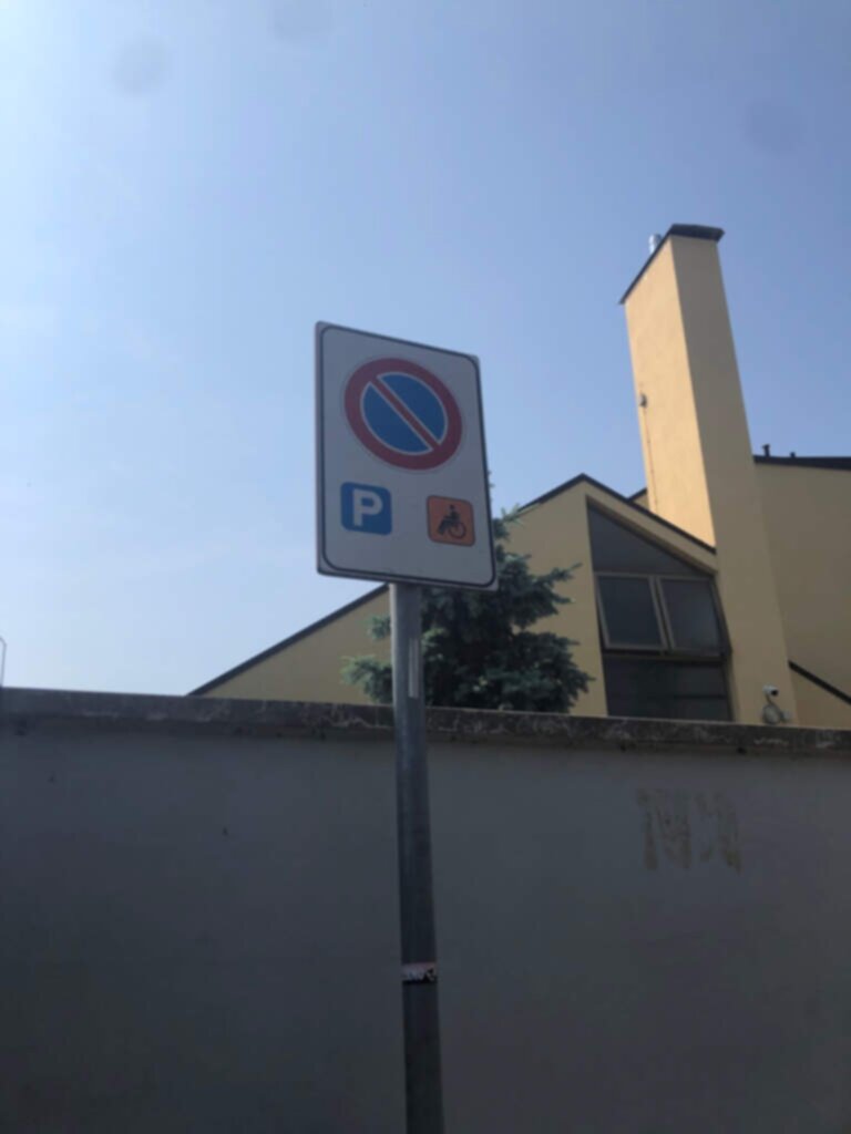 PARCHEGGIO DISABILI PUBBLICO