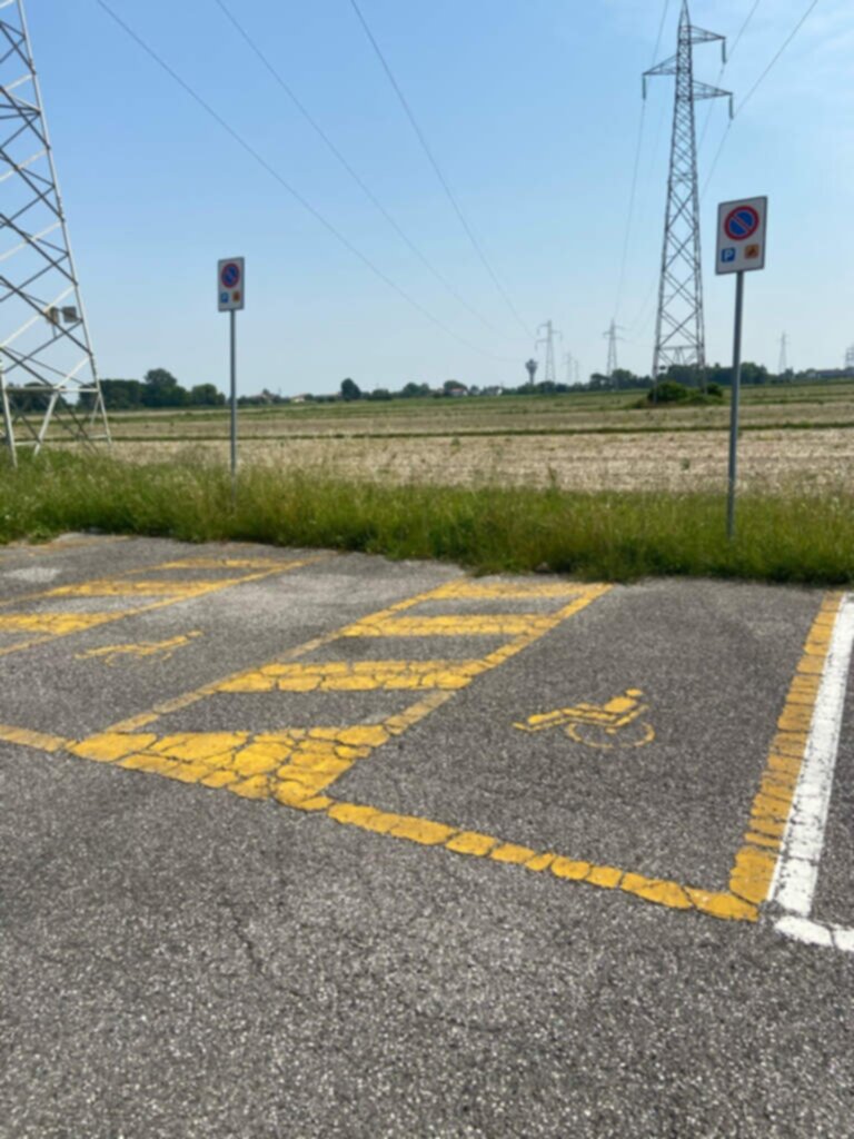 PARCHEGGIO DISABILI PUBBLICO