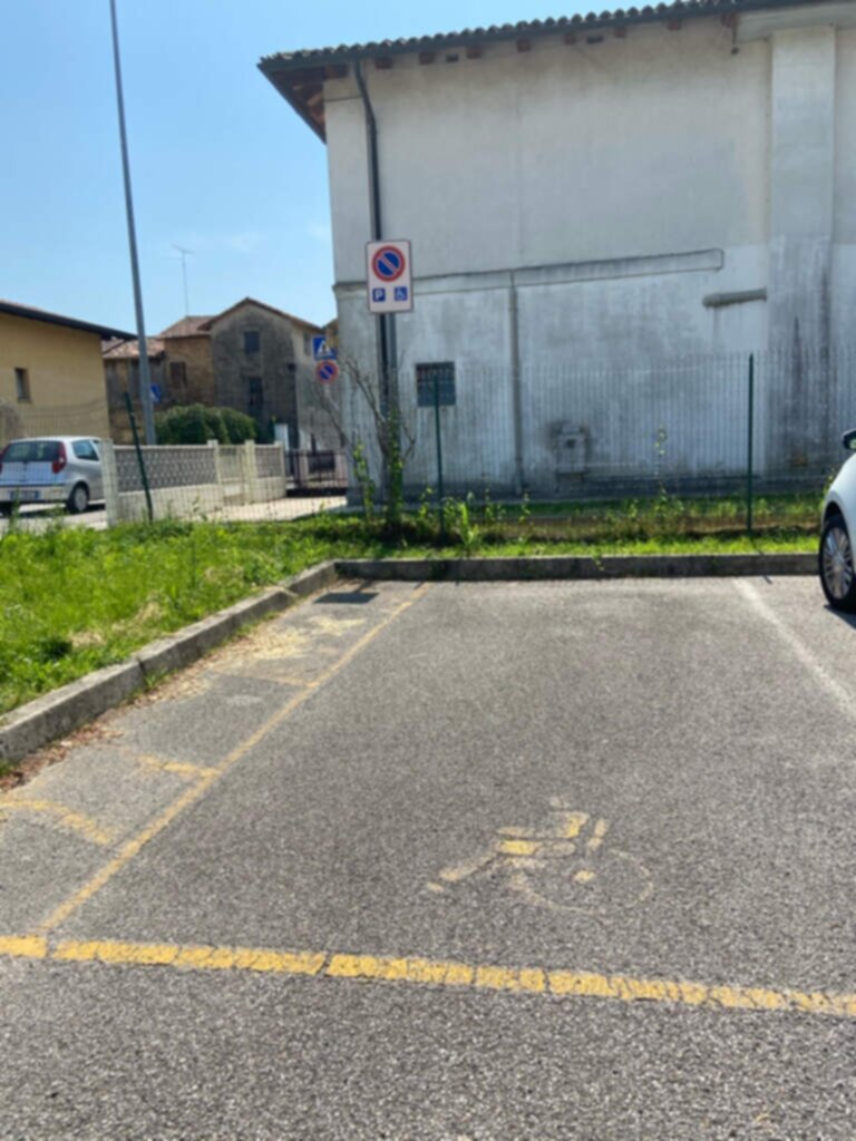 PARCHEGGIO DISABILI PUBBLICO