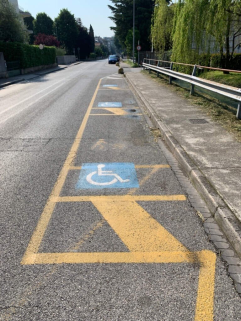 PARCHEGGIO DISABILI PUBBLICO