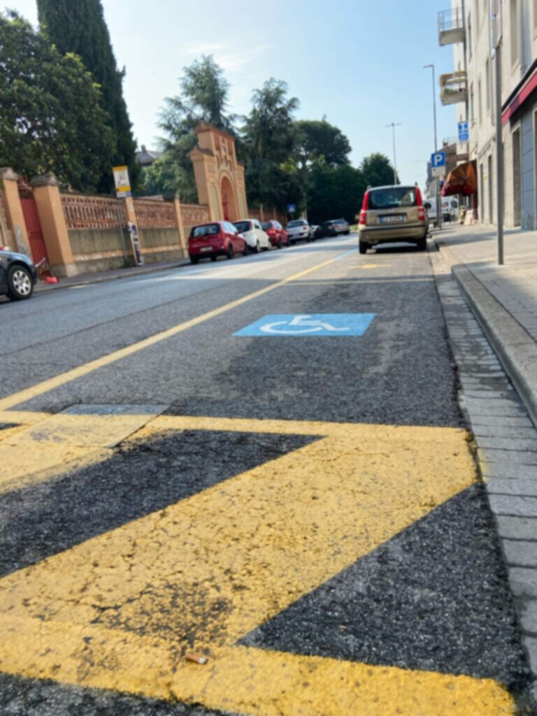 PARCHEGGIO DISABILI PUBBLICO