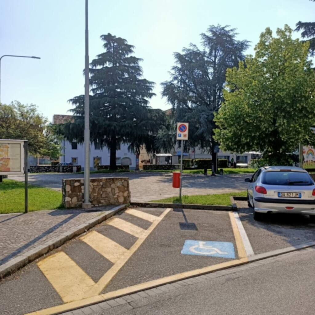 PARCHEGGIO DISABILI PUBBLICO