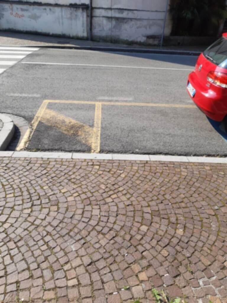 PARCHEGGIO DISABILI PUBBLICO