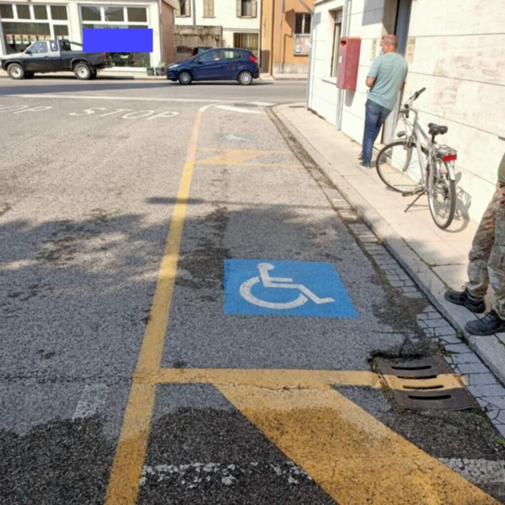 PARCHEGGIO DISABILI PUBBLICO