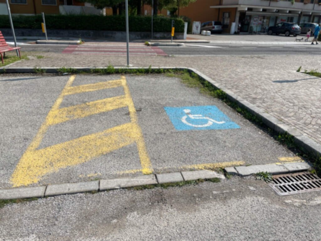 PARCHEGGIO DISABILI PUBBLICO via Colugna