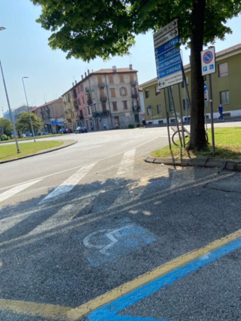 PARCHEGGIO DISABILI PUBBLICO