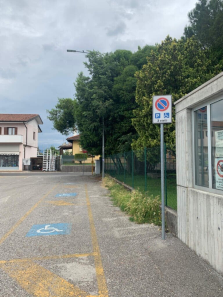 PARCHEGGIO DISABILI PUBBLICO