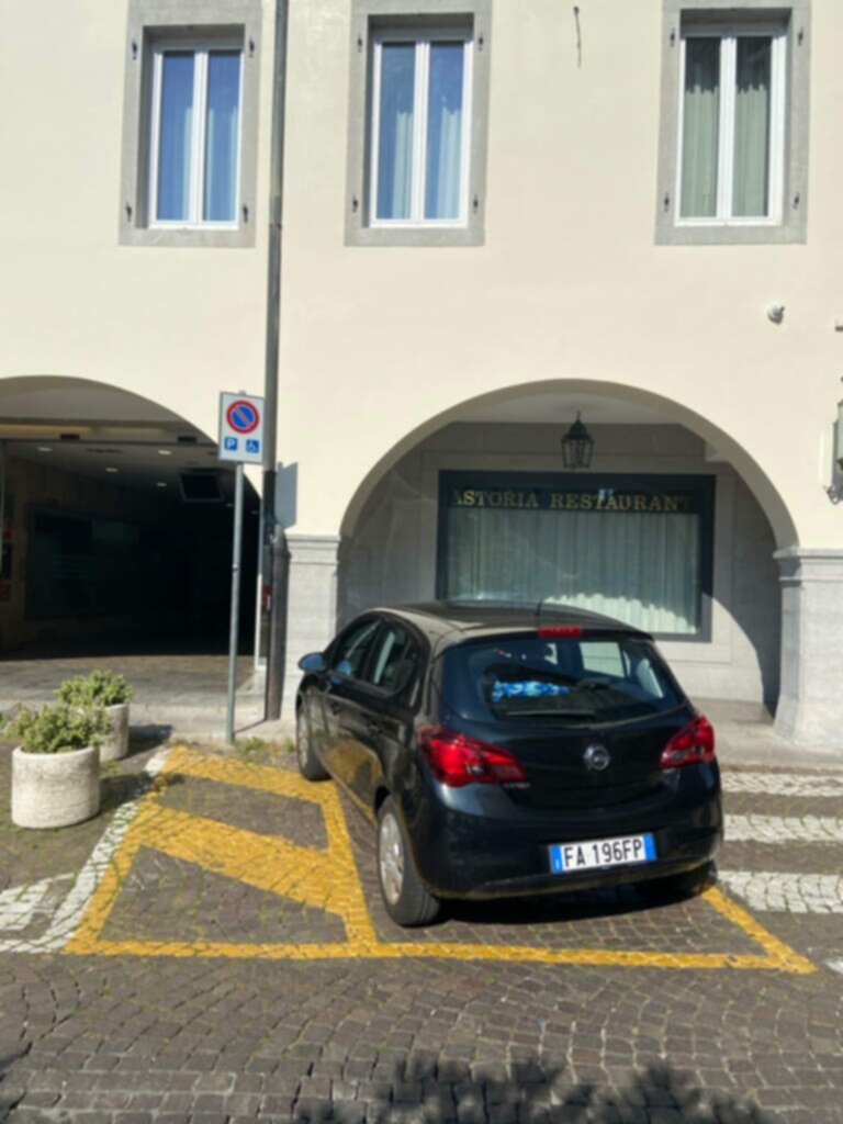 PARCHEGGIO DISABILI PUBBLICO