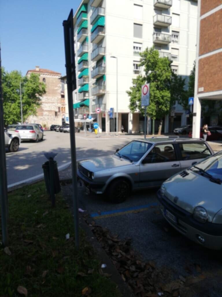 PARCHEGGIO DISABILI Pubblico Piazzale Gabriele d'Annunzio