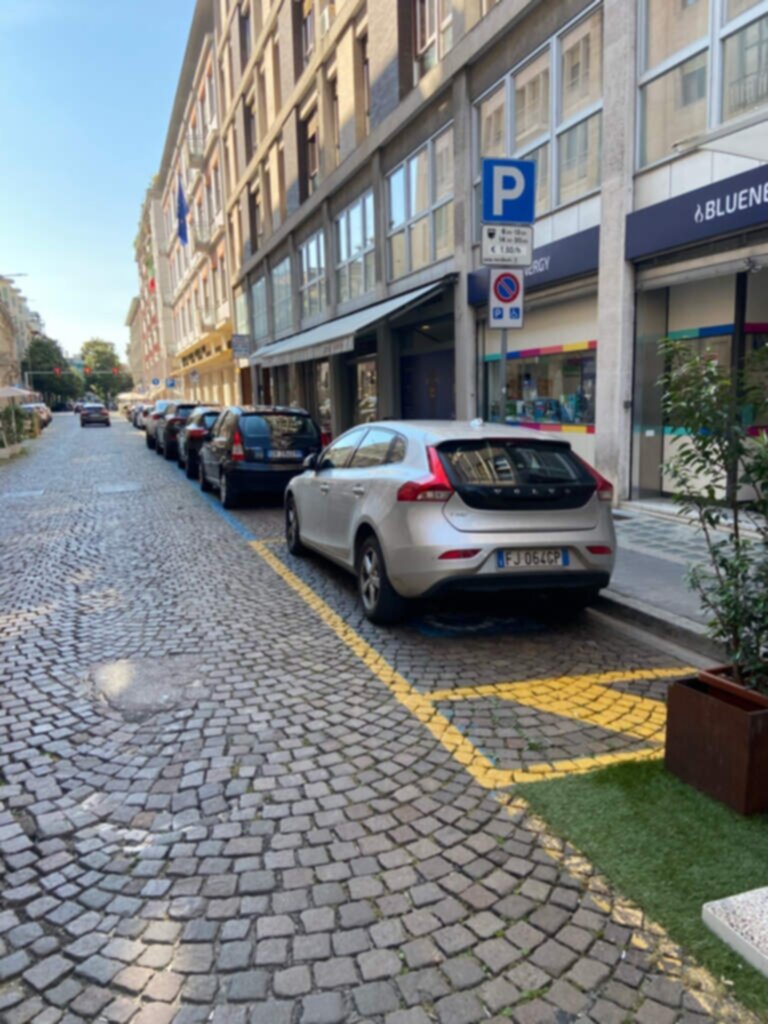 PARCHEGGIO DISABILI PUBBLICO