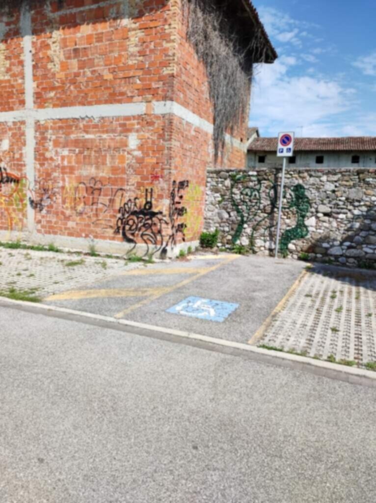 PARCHEGGIO DISABILI PUBBLICO