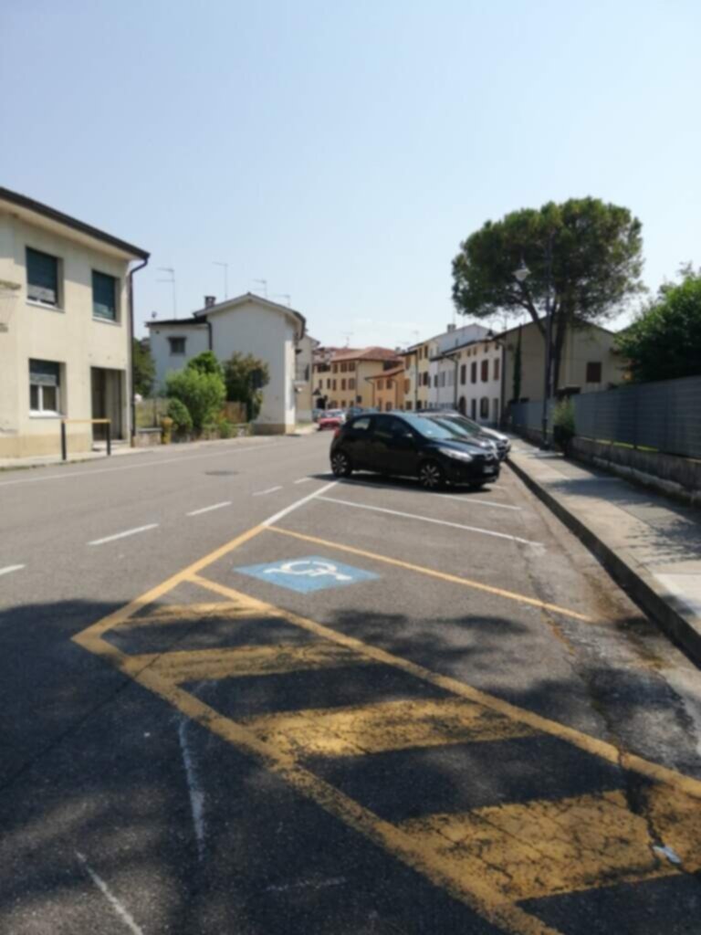 PARCHEGGIO DISABILI Pubblico Aiello, via Alessandro manzoni