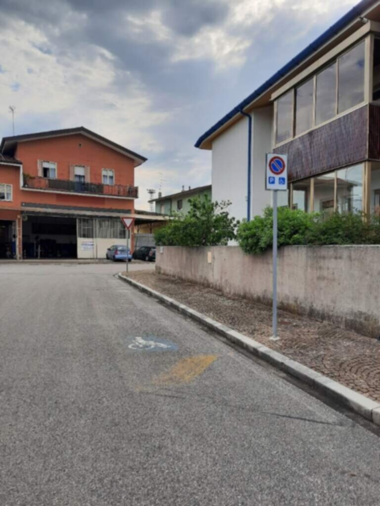 PARCHEGGIO DISABILI PUBBLICO Via Strassoldo