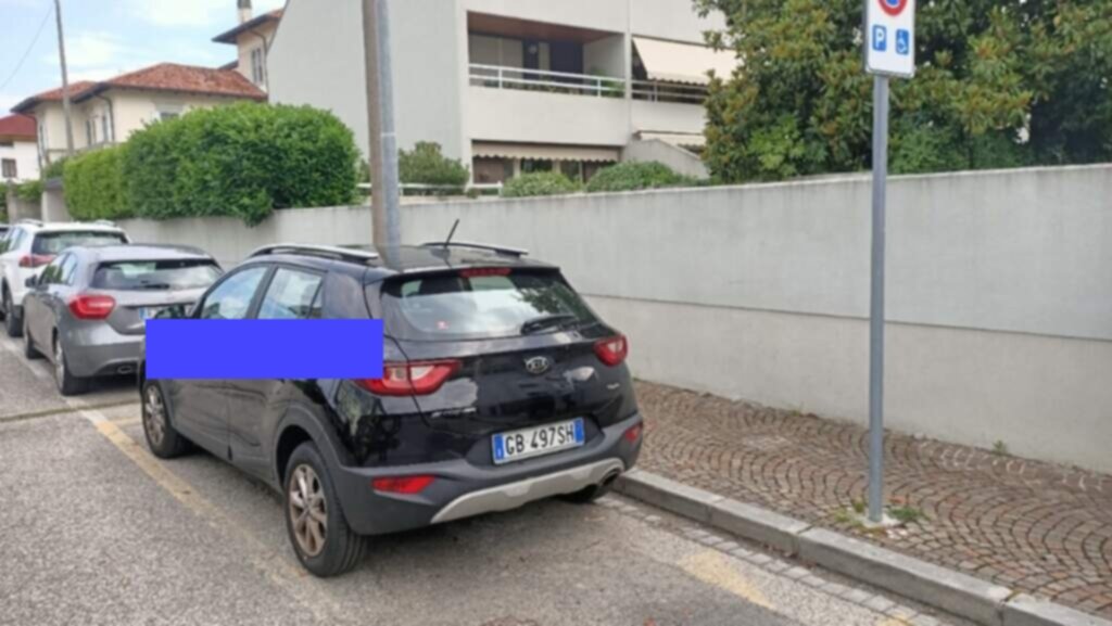 PARCHEGGIO DISABILI PUBBLICO