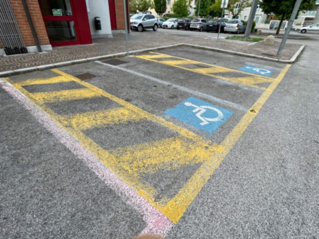 PARCHEGGIO DISABILI PUBBLICO via Freschi