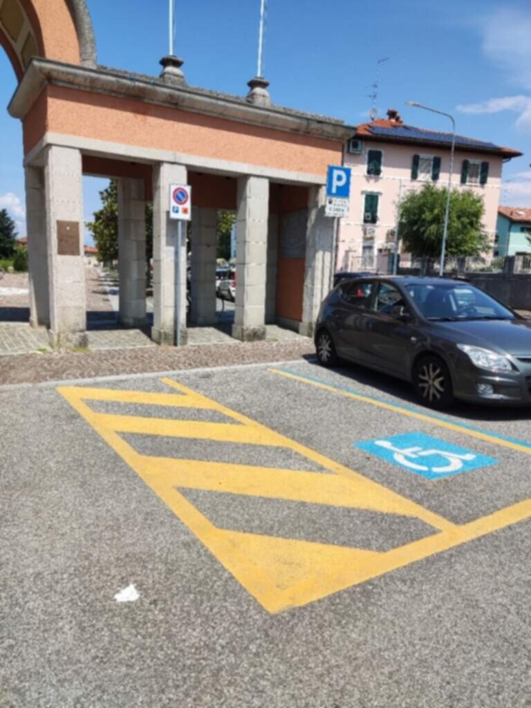 PARCHEGGIO DISABILI PUBBLICO