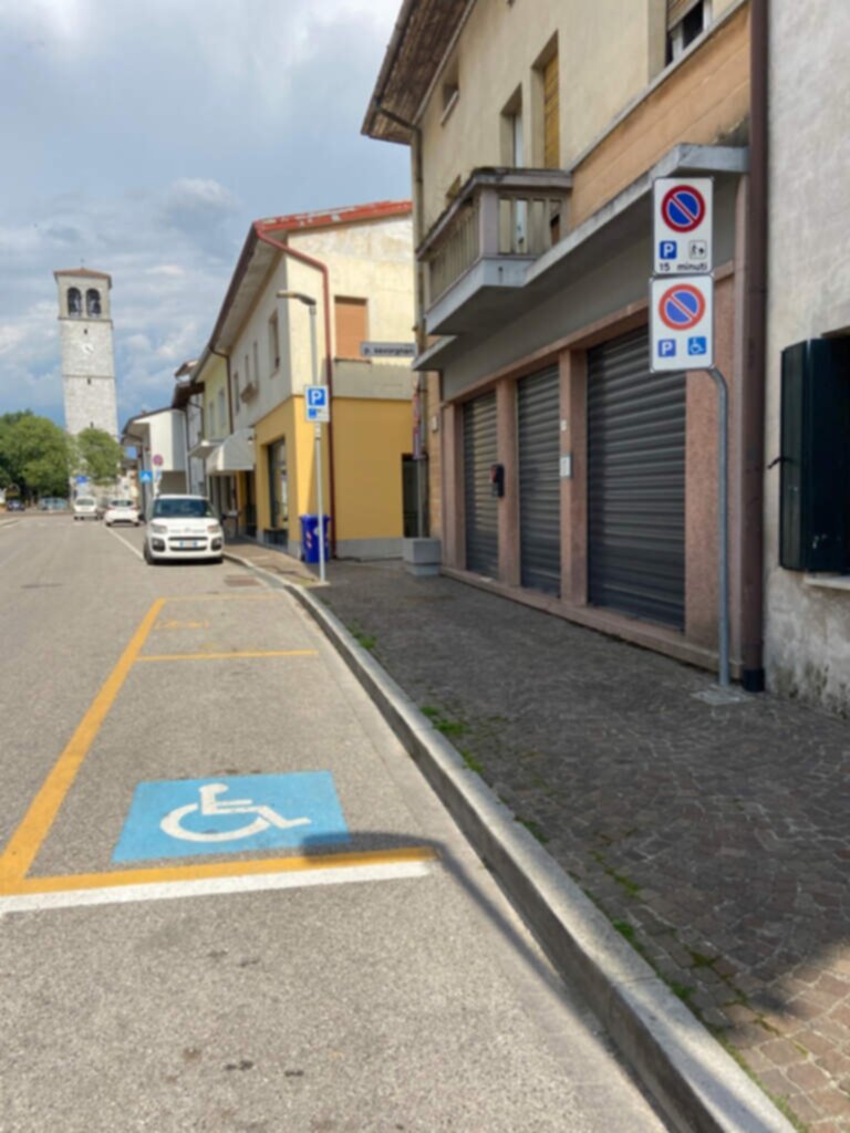 PARCHEGGIO DISABILI PUBBLICO