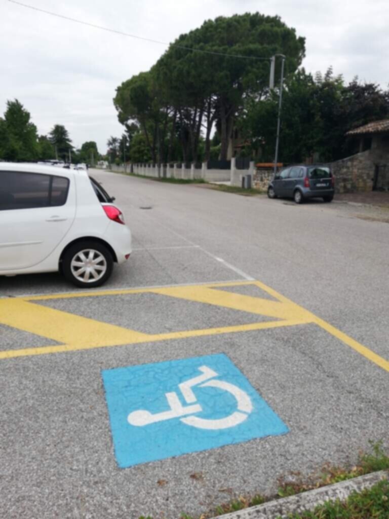 PARCHEGGIO DISABILI Pubblico terzo di Aquileia, via g. Rossa