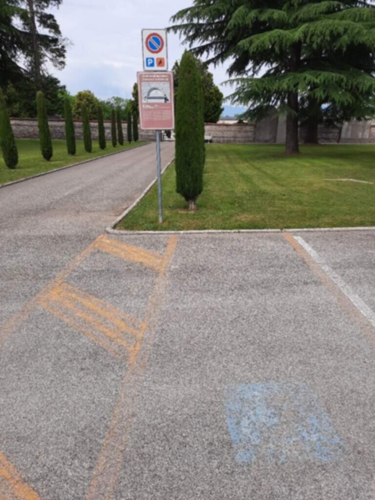 PARCHEGGIO DISABILI PUBBLICO