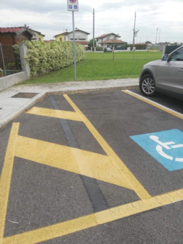 PARCHEGGIO DISABILI PUBBLICO