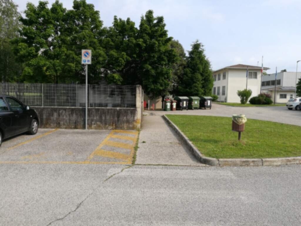 PARCHEGGIO DISABILI PUBBLICO in Via Cesare Freschi (Scuola media)