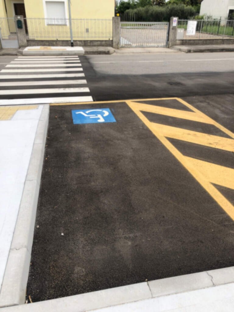 PARCHEGGIO DISABILI PUBBLICO