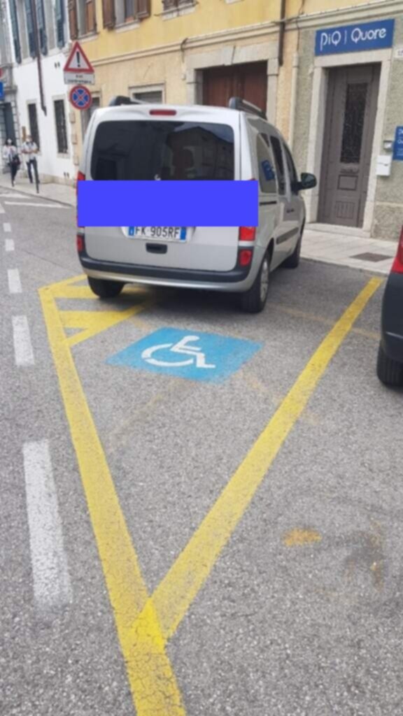 PARCHEGGIO DISABILI PUBBLICO