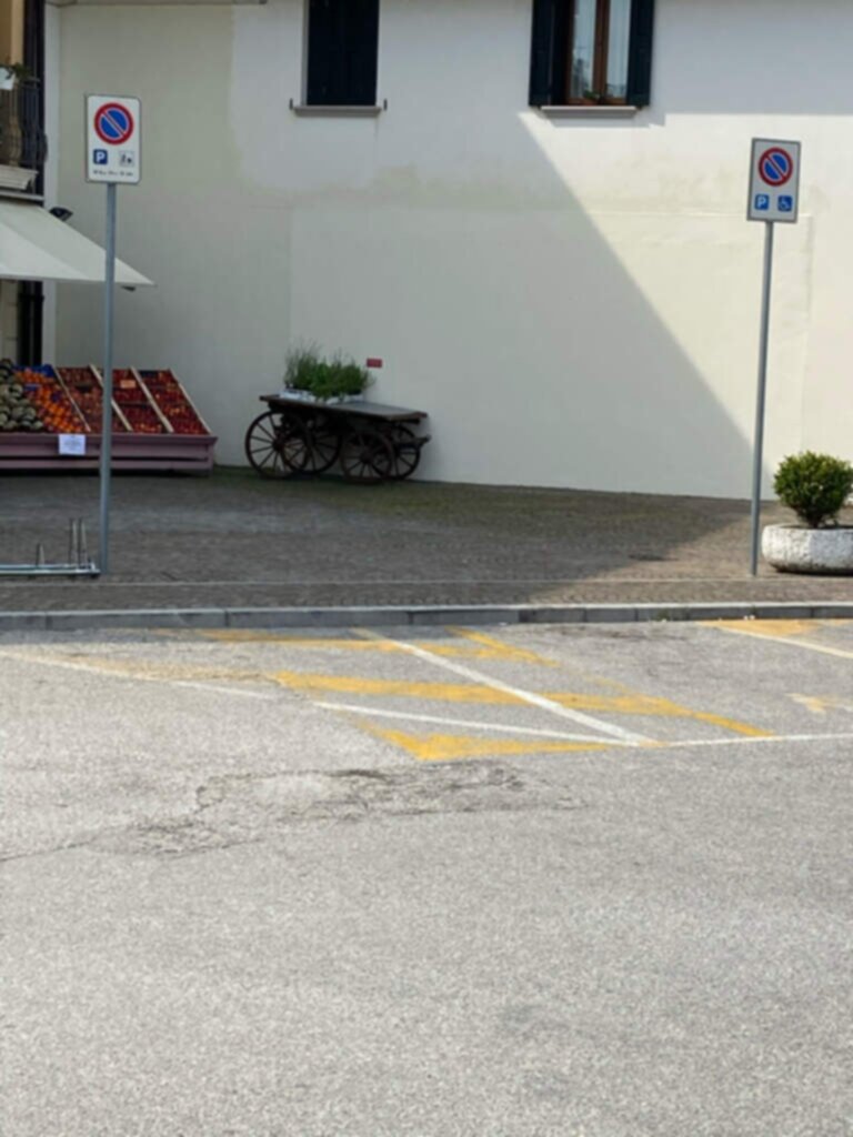 PARCHEGGIO DISABILI PUBBLICO