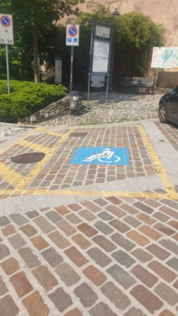 PARCHEGGIO DISABILI PUBBLICO