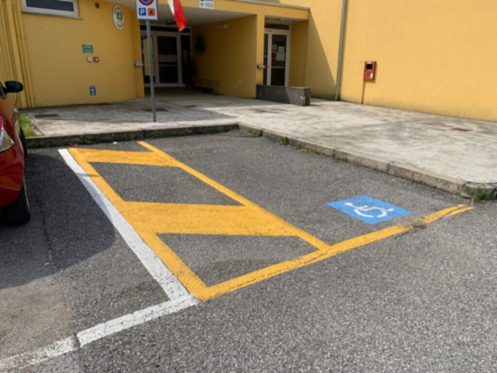 PARCHEGGIO DISABILI PUBBLICO