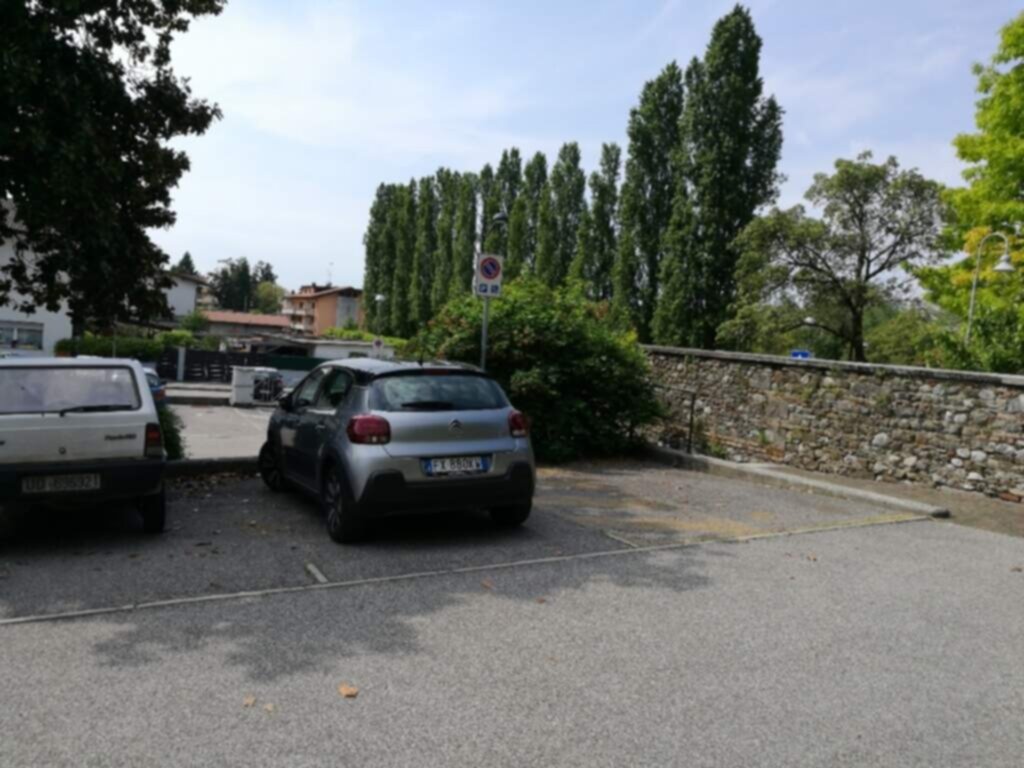 PARCHEGGIO DISABILI PUBBLICO Via Castellerio