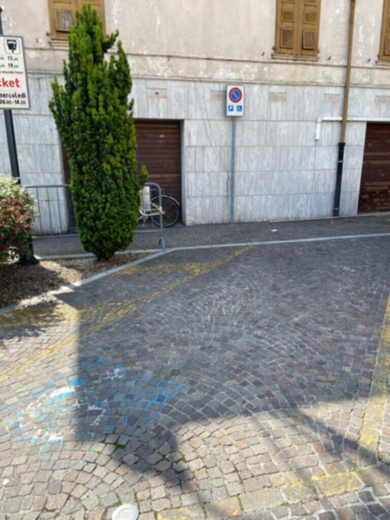 PARCHEGGIO DISABILI PUBBLICO