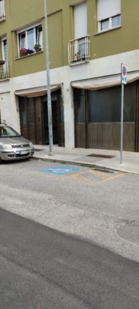 PARCHEGGIO DISABILI PUBBLICO VIA ALBONA 14