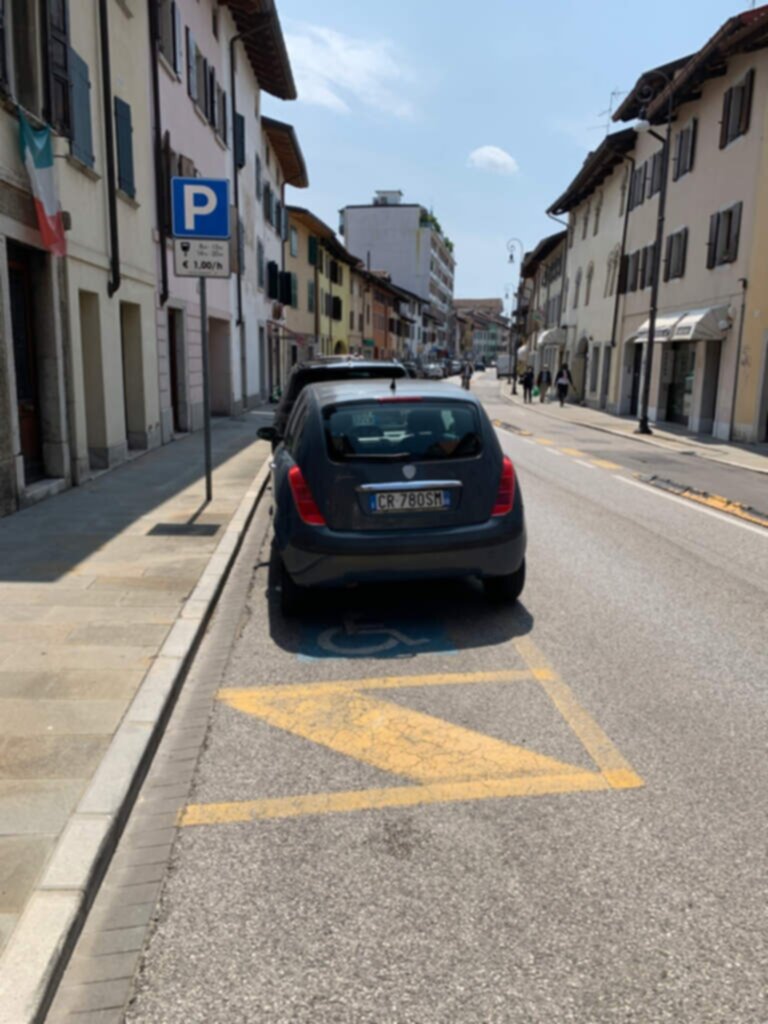 PARCHEGGIO DISABILI PUBBLICO