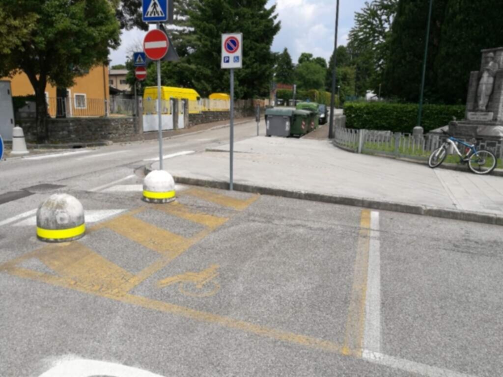 PARCHEGGIO DISABILI PUBBLICO in Via Castellerio