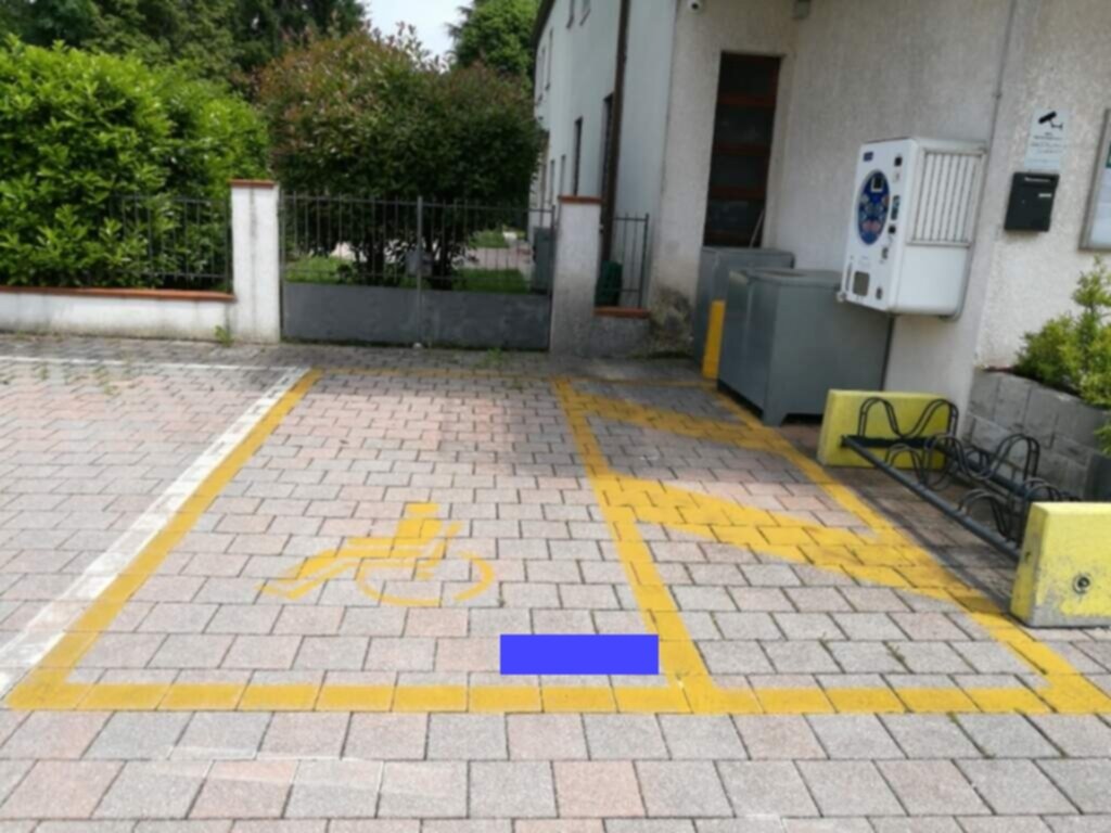 PARCHEGGIO DISABILI PUBBLICO Via Udine (Farmacia)