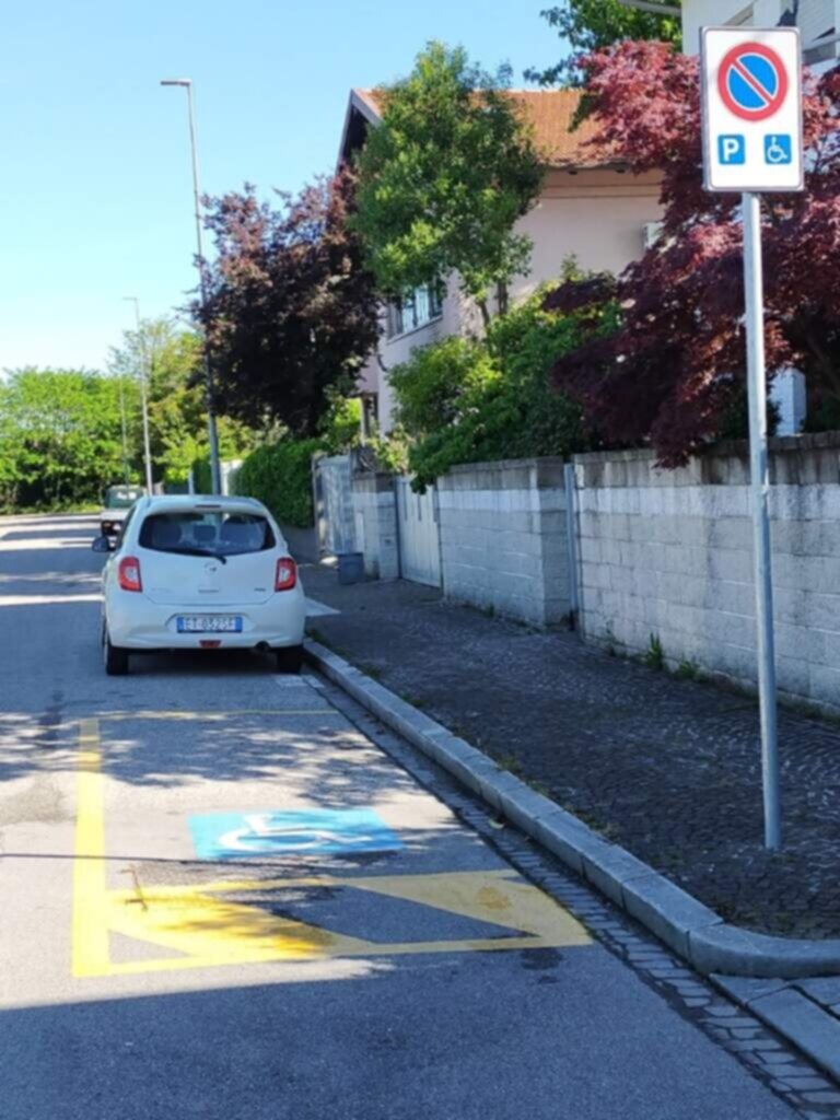 PARCHEGGIO DISABILI PUBBLICO