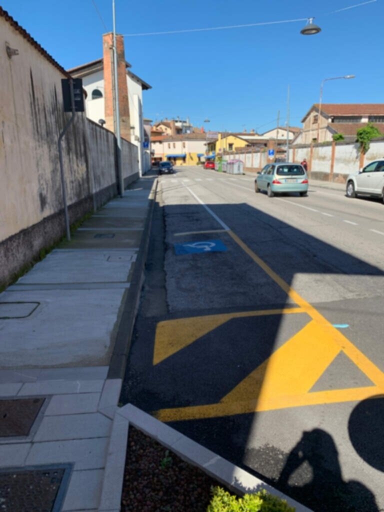 PARCHEGGIO DISABILI PUBBLICO