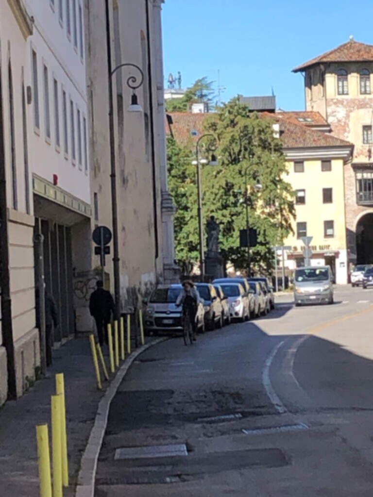 PARCHEGGIO DISABILI PUBBLICO