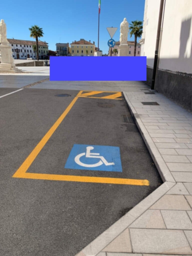 PARCHEGGIO DISABILI PUBBLICO