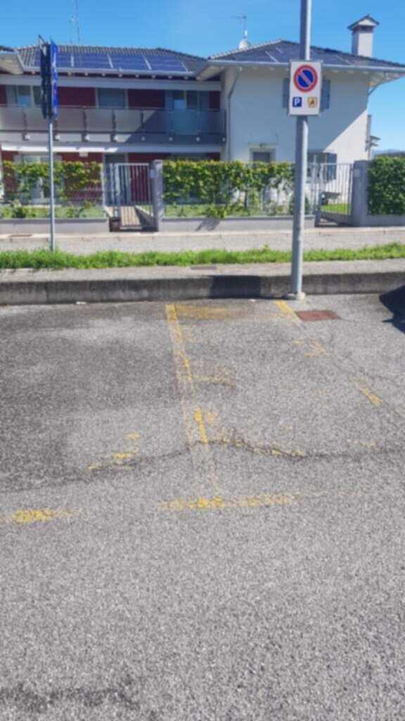 PARCHEGGIO DISABILI PUBBLICO