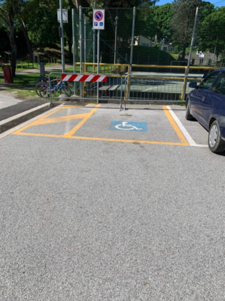 PARCHEGGIO DISABILI PUBBLICO