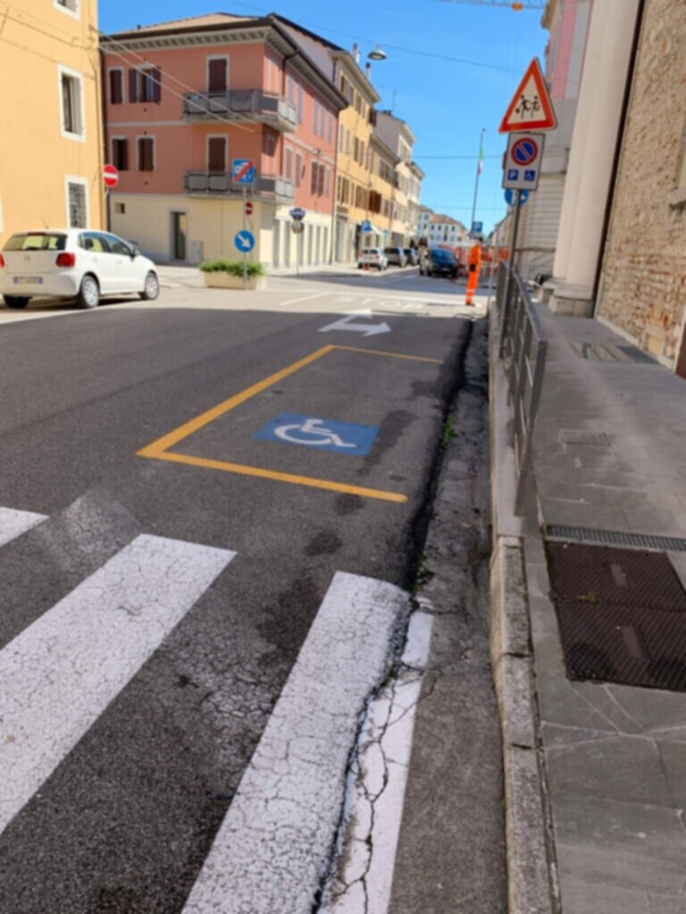 PARCHEGGIO DISABILI PUBBLICO