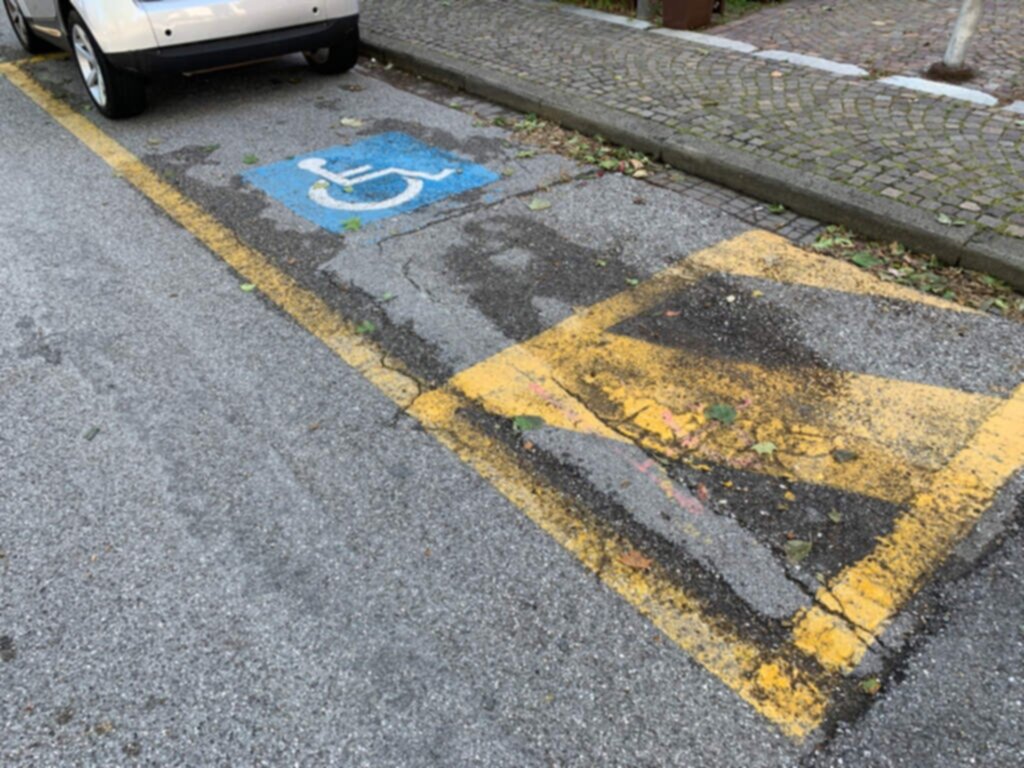 PARCHEGGIO DISABILI PUBBLICO