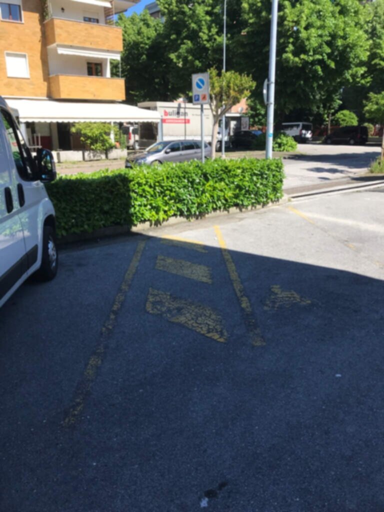 PARCHEGGIO DISABILI PUBBLICO